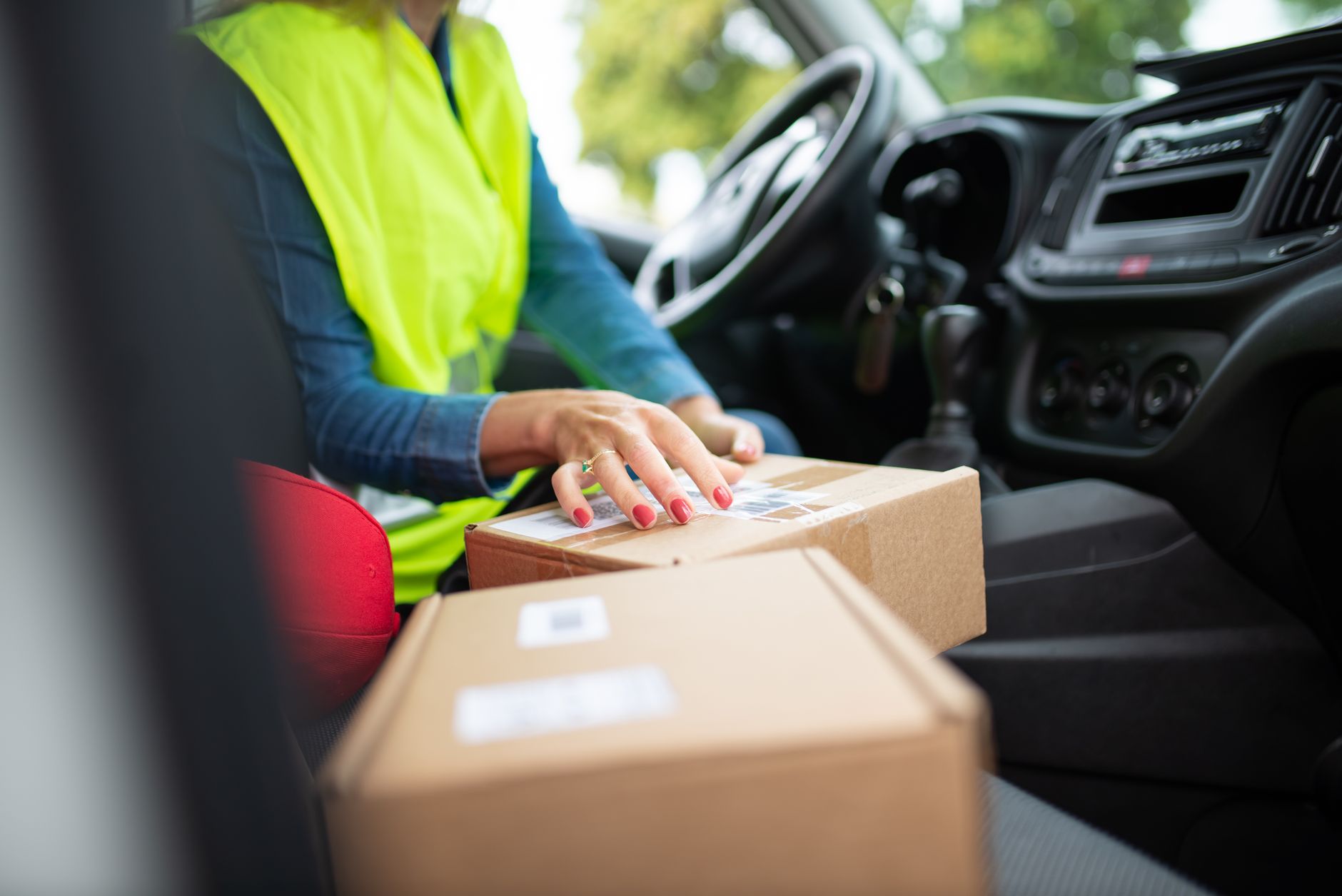 Khám Phá Các Phương Thức Vận Chuyển Express Phổ Biến Cho Người Bán Hàng Online