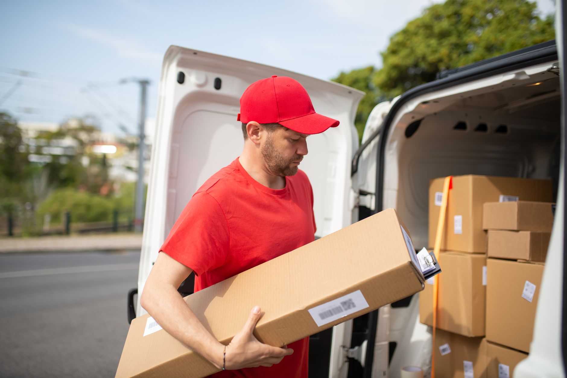 Khám Phá Các Dịch Vụ Vận Chuyển Express Phổ Biến Cho Người Bán Hàng Online